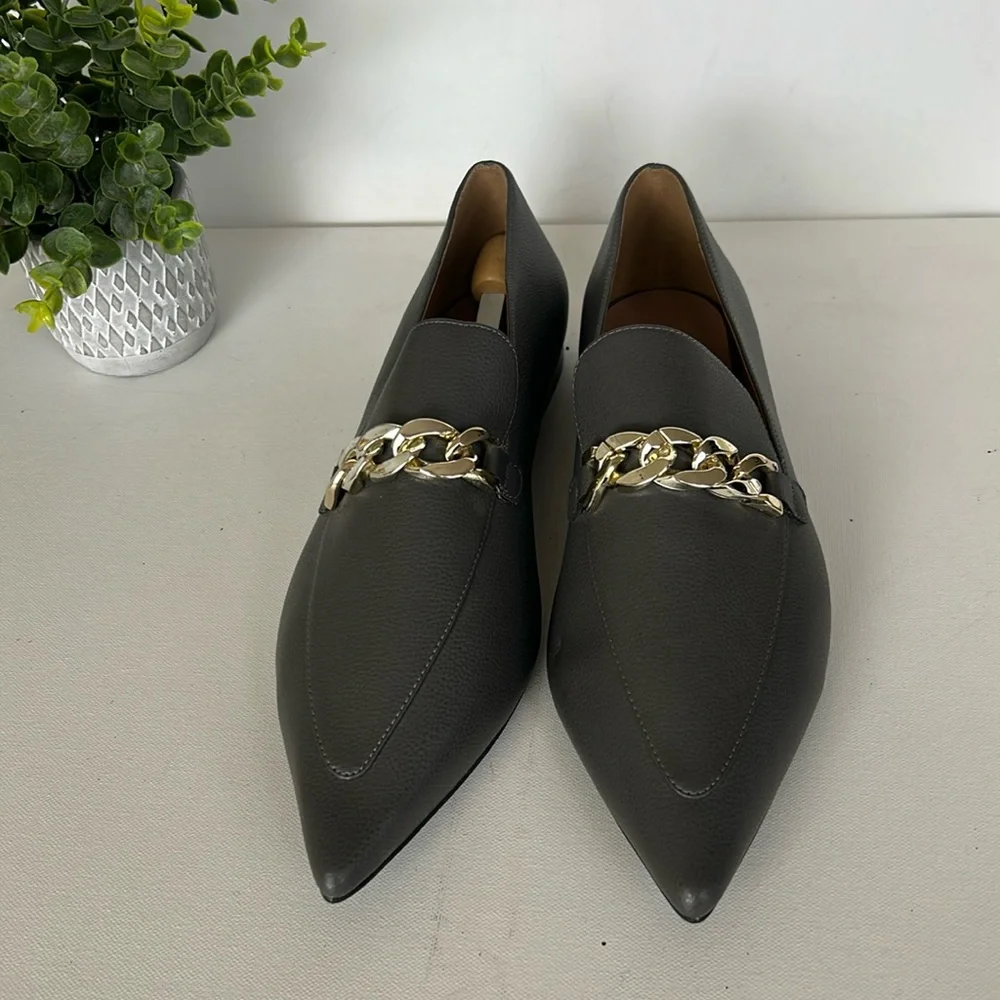Women's Linea Paolo Mabel-L
Pointed Toe Loafer w/Goldtone Links Stone - Picture 1 of 16